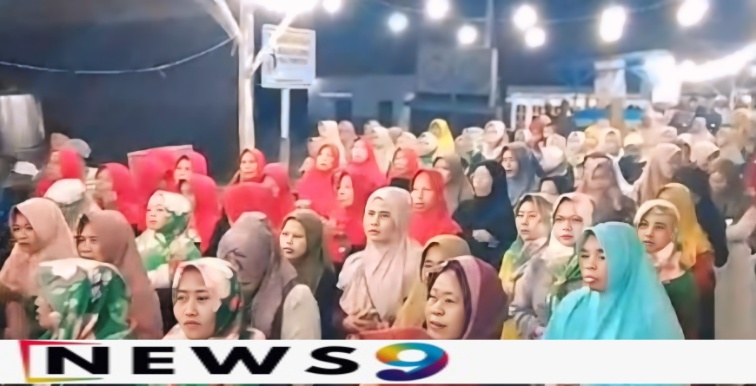 Foto: Ribuan warga Kecamatan Bluto menggelar deklarasi dukungan untuk pasangan calon bupati dan wakil bupati nomor urut 02, (FAHAM), @by_News9