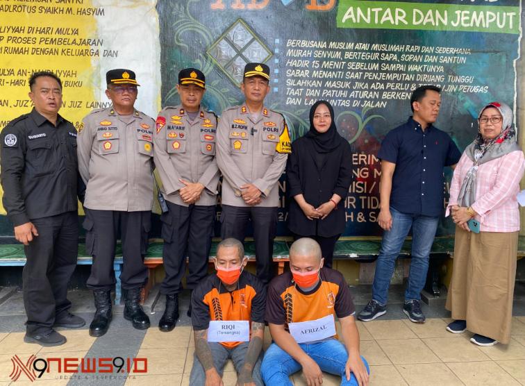 Dua orang pelaku penusukan