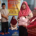 Reses di Citrodiwangsan, Dedy Firmansyah Serahkan Seragam Ibu-Ibu Pengajian