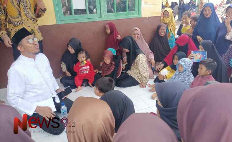 Foto: Calon Bupati Sumenep, Achmad Fauzi, bersimpuh di hadapan ratusan warga kepualauan, @by_News9.id