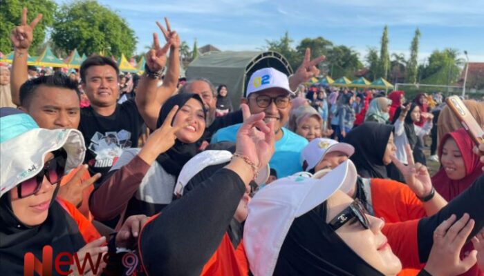 Senam Bareng Emak-Emak, Achmad Fauzi Curi Perhatian Warga Sumenep