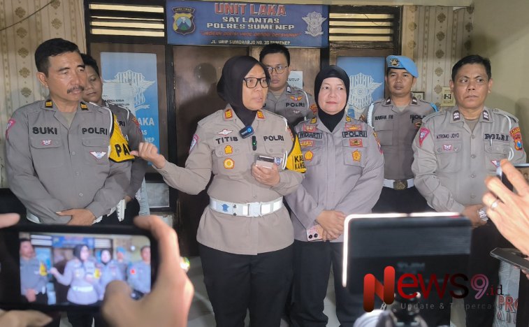 Foto: Kasatlantas Polres Sumenep, AKP Ninit Titis Dewiyani, bersama Plt Kasi Humas Polres Sumenep, AKP Widiarti, saat konferensi pers, @by_News9.id