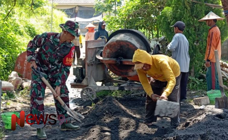Foto: Kerja bakti pembangunan jalan rabat beton, @by_News9.id