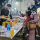 Foto: Salah seorang pelaku Usaha Mikro, Kecil, dan Menengah (UMKM) mendapatkan peluang emas untuk meningkatkan pendapatannya, @by_ News9.id