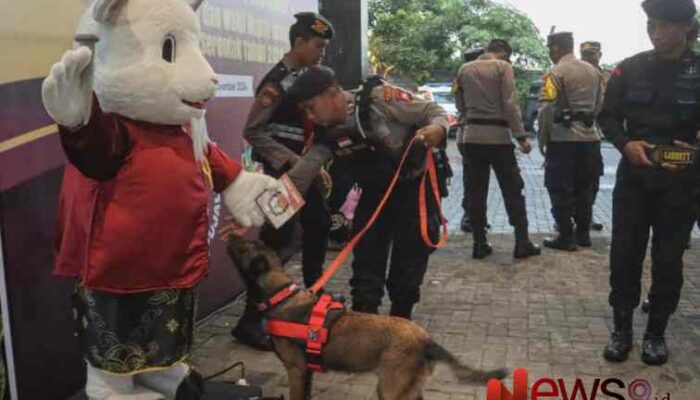 Polres Lumajang Pastikan Keamanan Jelang Debat Pilkada, RCC Disisir Brimob Polda Jatim