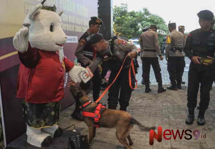 Sterilisasi di Gedung Rock Convention Center (RCC), tempat acara debat publik cabup cawabup Selasa (19/11/2024)