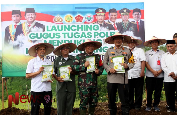 Kegiatan video conference penanaman benih jagung serentak yang diinisiasi oleh Panglima TNI dan Kapolri