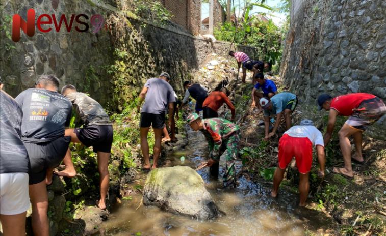 Kerja bakti pembersihan Sungai Wunggu