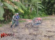 Babinsa Pandanwangi Dampingi Pengolahan Lahan untuk Percepatan Tanam Jagung