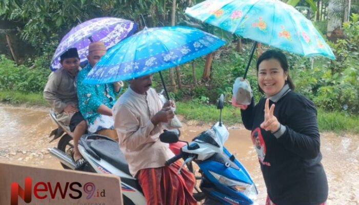 Kampanye dengan Sentuhan Sosial, Relawan Pro Fauzi Bagikan Nasi Bungkus dan Es Teh