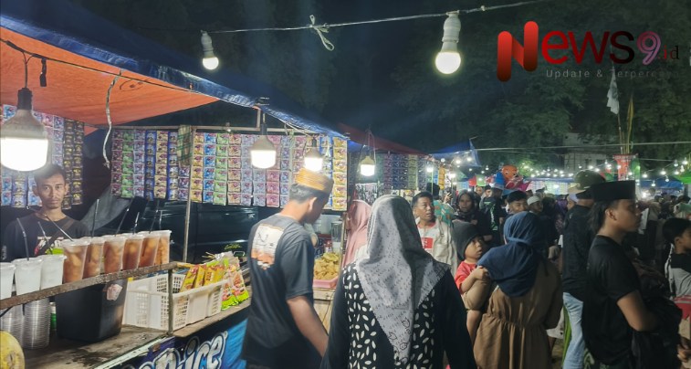 Foto: Salah satu pedagang yang merasakan manfaatnya adalah Aufa (17), penjual sosis, @by_News9.id
