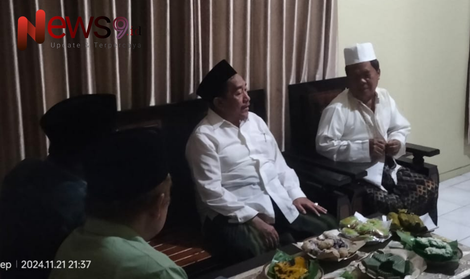 Kiai Imam Hasyim, calon Wakil Bupati Sumenep, saat berkunjung ke Pondok Pesantren Nurul Ulum di Desa Duko, @by_News9.id