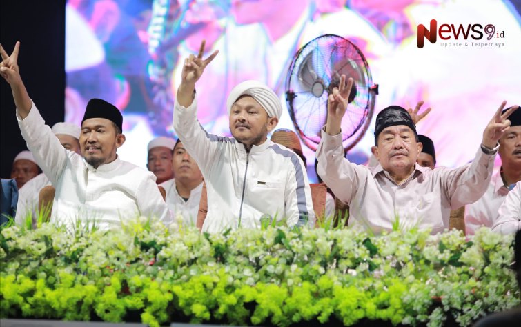 Foto: Pasangan calon (Paslon) Achmad Fauzi Wongsojudo dan KH Imam Hasyim dalam acara FAHAM Bersholawat di Kecamatan Pragaan, @by_News9.id