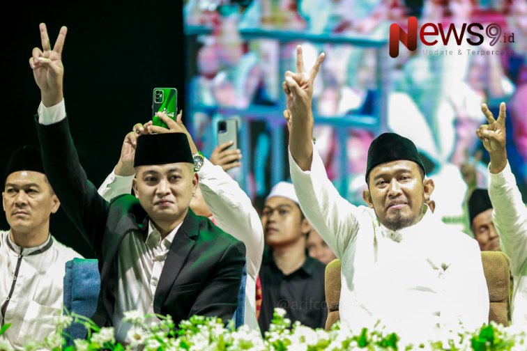 Foto: Penyanyi dangdut kenamaan asal Sumenep, Irwan Krisdiyanto, atau yang akrab disapa Irwan DA2, bersama Cabup Achmad Fauzi, @by_News9.id