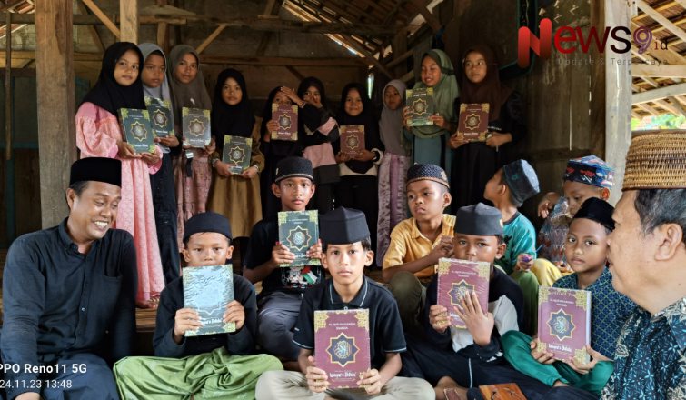 Foto: Relawan Peduli Kangean (RPK) bersama anak yatim, @by_News9.id