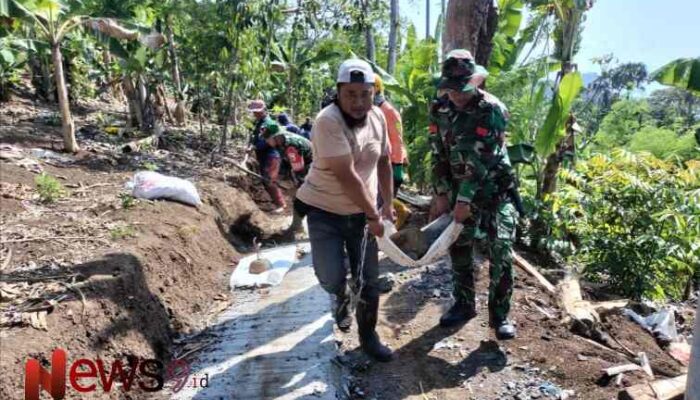 Sinergi TNI Bersama Warga dan Relawan: Renovasi Jalan Antar Kecamatan Tingkatkan Aksesibilitas
