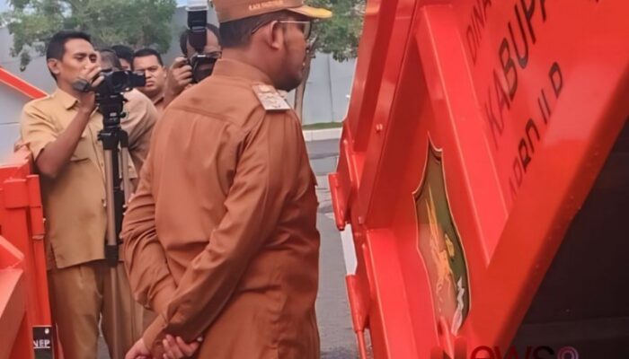 Bupati Sumenep Serahkan Armada Baru, Dorong Pengelolaan Sampah Lebih Efisien
