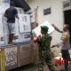 Foto: Forkopimcam Kedungjajang melaksanakan pengawalan distribusi logistik, @by_News9.id
