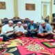 Foto: Doa bersama di kediaman Achmad Fauzi, sebagai bentuk ikhtiar spiritual dan harapan besar untuk meraih kemenangan, @by_News9.id