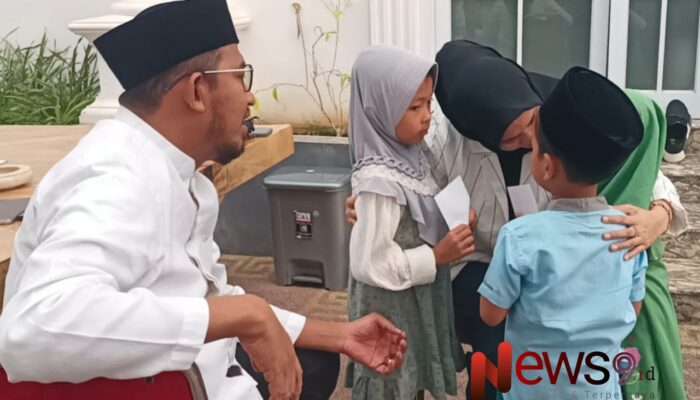 Sebelum ke TPS, Cabup Achmad Fauzi Tunjukkan Empati Lewat Santunan Anak Yatim