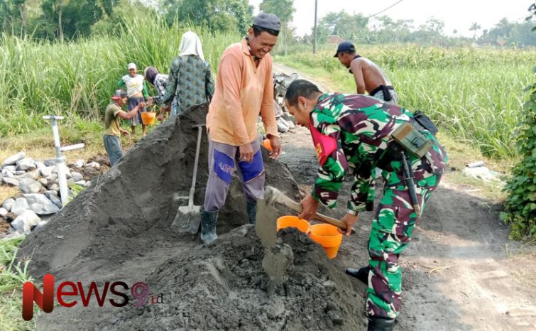 Foto: Karya bakti pembangunan talut penahan tanah sepanjang 45 meter, @by_News9.id