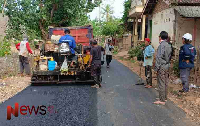 Foto: Pembangunan jalan poros di Kepulauan Kangean terus digenjot. @by_News9.id