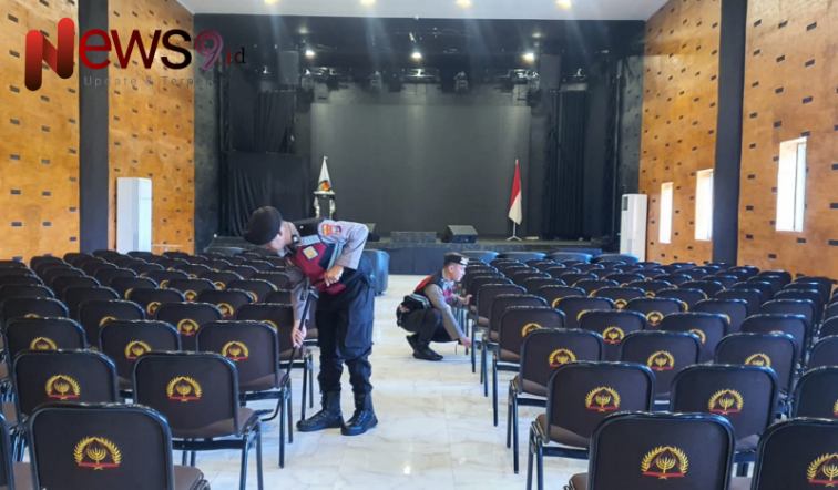 Foto: Kasat Samapta melaksanakan kegiatan sterilisasi di Gedung RCC, Rabu (4/11/2024), @by_News9.id
