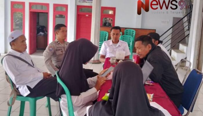 Polsek Pasrujambe Jalin Keakraban dengan Warga Desa Jambekumbu