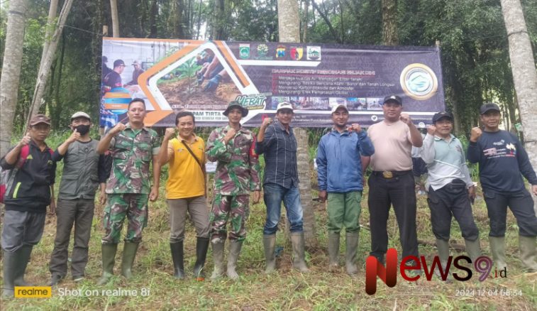 Foto: Ketua Hippam (Himpunan Penduduk Pemakai Air Minum) Tirta Mandiri, Desa Wiyurejo, Kabupaten Malang, @by_News9.id