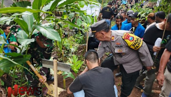 Polres Lumajang Dukung Penuh Penghijauan di Sumber Klerek