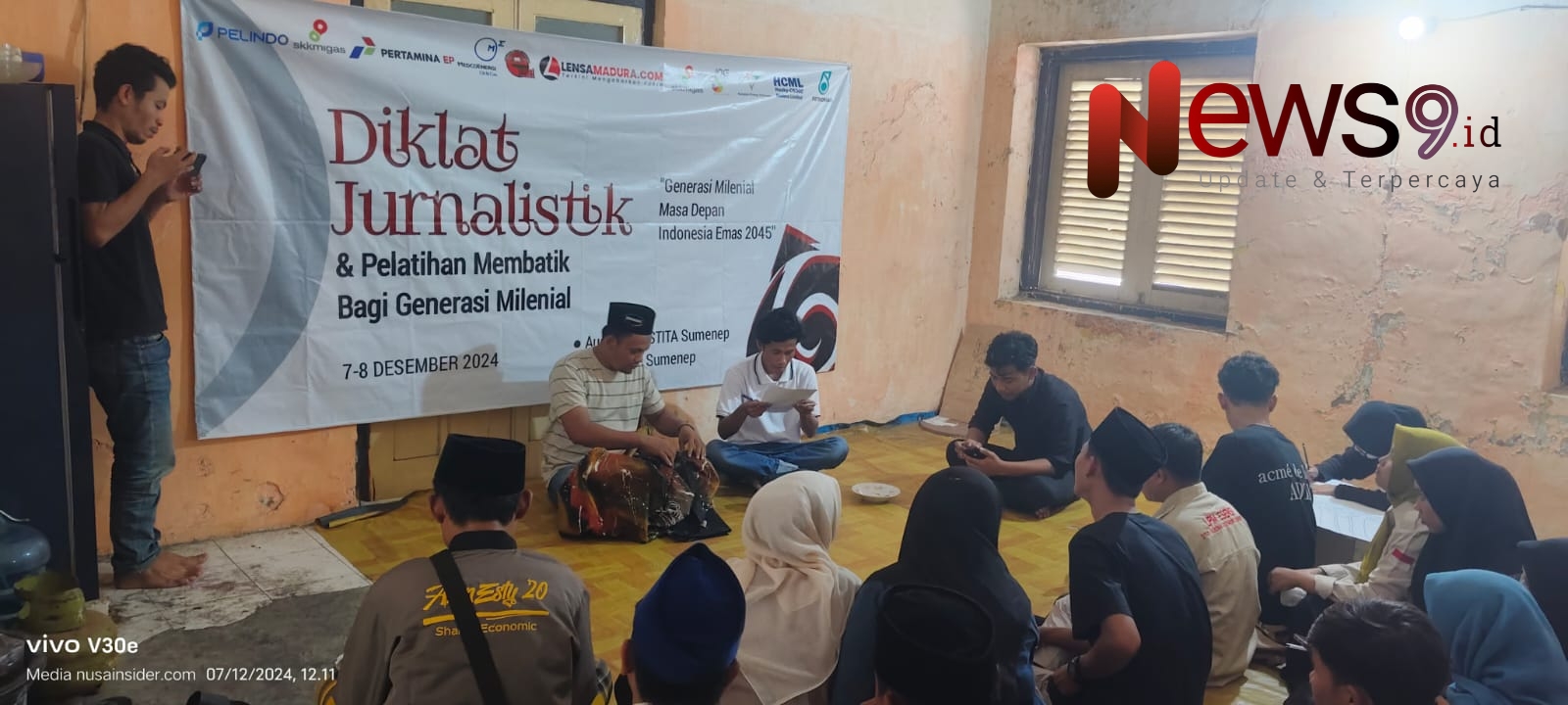 Foto: Media Lensa Madura, bekerja sama dengan Lembaga Pers Mahasiswa (LPM) Esensi Sekolah Tinggi Ilmu Tarbiyah Aqidah Usymuni (STITA), saat menggelar pelatihan membatik, @by_News9.id