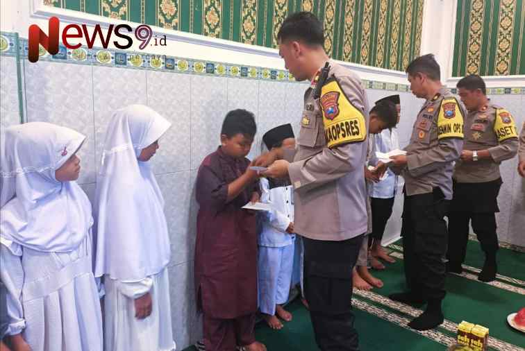 Foto: Polres Lumajang menunjukkan kepeduliannya terhadap sesama dengan memberikan santunan kepada 50 anak yatim,@by_News9.id