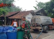 Babinsa Jenggrong Dampingi Penyuplaian Air Bersih ke Warga Dusun Gemuling