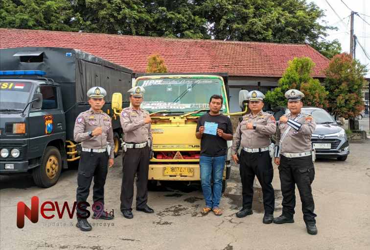 Foto: Pelaku sopir Oleng yang diberikan sanksi tegas petugas, @by_News9.id