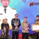 Foto: Bupati Fauzi saat dianugerahi penghargaan sebagai Kepala Daerah Pembina Kecamatan Terbaik Kategori Pratama dalam ajang Sinergitas Kinerja Kecamatan (SKK) Tingkat Provinsi, @by_News9.id