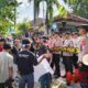 Foto: Puluhan mahasiswa yang tergabung dalam Front Pejuang Keadilan (FPK) menggelar aksi di depan kantor DPRD Sumenep, @by_News9.id