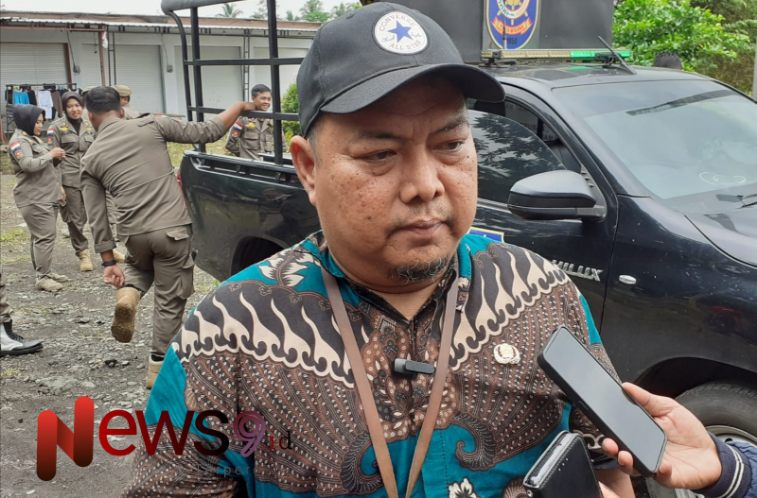 Foto: Kasubid Pengawasan dan Pemeliharaan Aset, Abdul Karim, SH., bersama jajaran Satpol PP, melakukan inspeksi ke lahan Rest Area Cerung, @by_News9.id