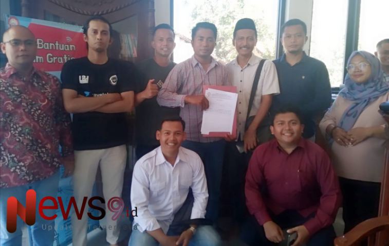 Foto: 17 pengacara dari LBH Achmad Madani Putra dan Rekan. @by_News9.id