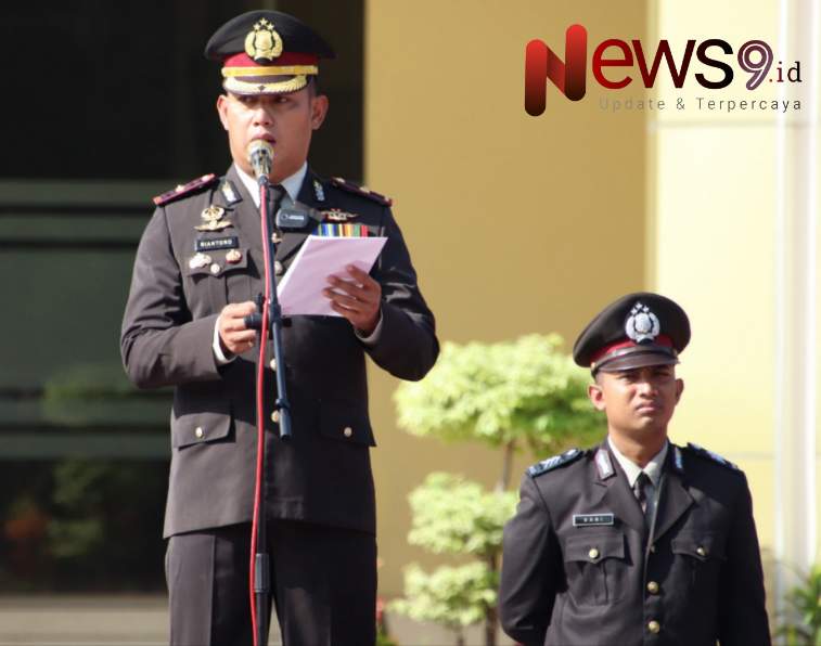 Foto: Wakapolres Sumenep, Kompol Trie Sis Biantoro, S.Pd., S.I.K., M.H., sebagai Inspektur Upacara. @by_News9.id