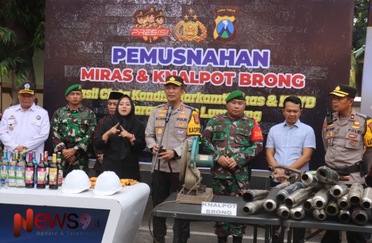 Foto: Bentuk nyata keseriusan Polres Lumajang musnahkan ribuan miras dan knalpot brong, @by_News9.id