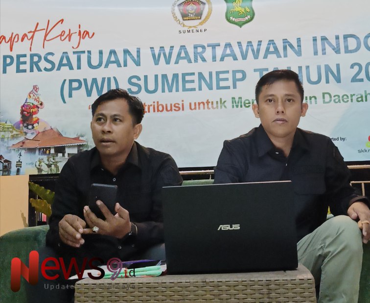 Foto: Ketua PWI Sumenep, Syamsul Arifin, didampingi anggota saat rapat kerja (Raker), @by_News9.id