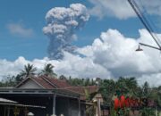 Waspada! Status Gunung Api Raung Erupsi