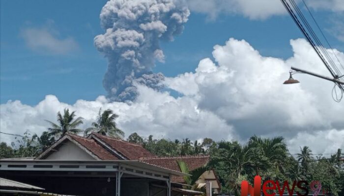 Waspada! Status Gunung Api Raung Erupsi