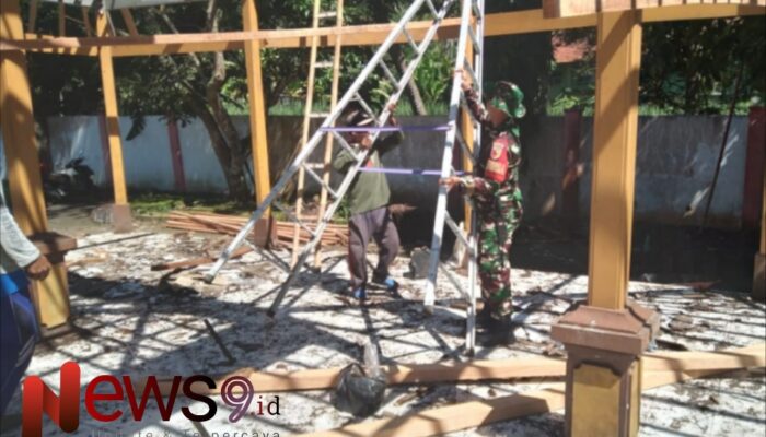 Gotong Royong Renovasi Pendopo Desa Tegalrandu: Wujud Sinergi Babinsa dan Warga