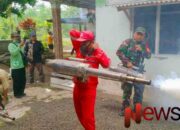 Langkah Proaktif: Babinsa Ranuyoso Dampingi Kegiatan Fogging di Dusun Krajan