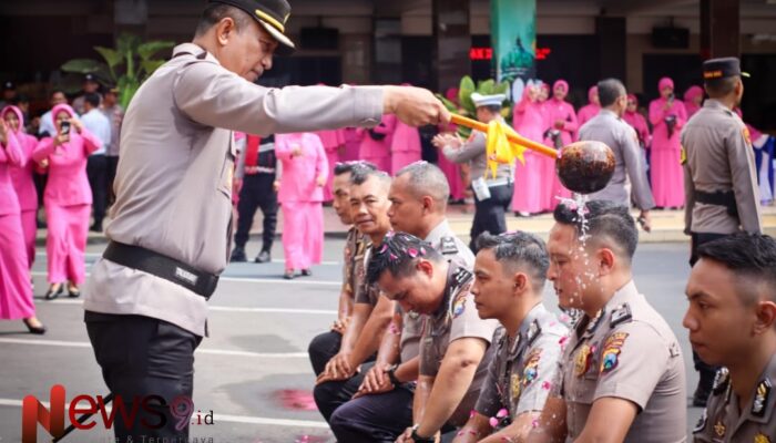 Pimpin Kenaikan Pangkat 35 Personel, Begini Pesan Kapolres Lumajang
