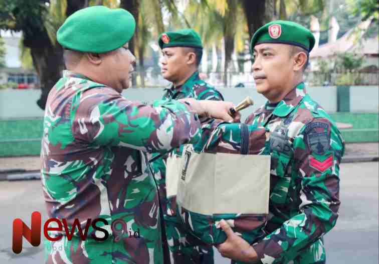 Foto: Dandim 0821 Lumajang berikan perlengkapan dari Kepala Staf Angkatan Darat (KASAD) Jendral TNI Maruli Simanjuntak, M.Sc. kepada anggota, @by_News9.id