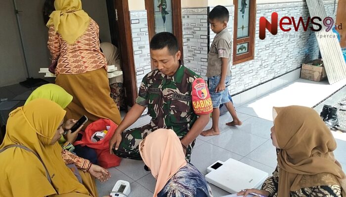 Kehadiran Babinsa Selok Anyar di Posyandu Anggrek: Wujud TNI Peduli Masyarakat Lansia