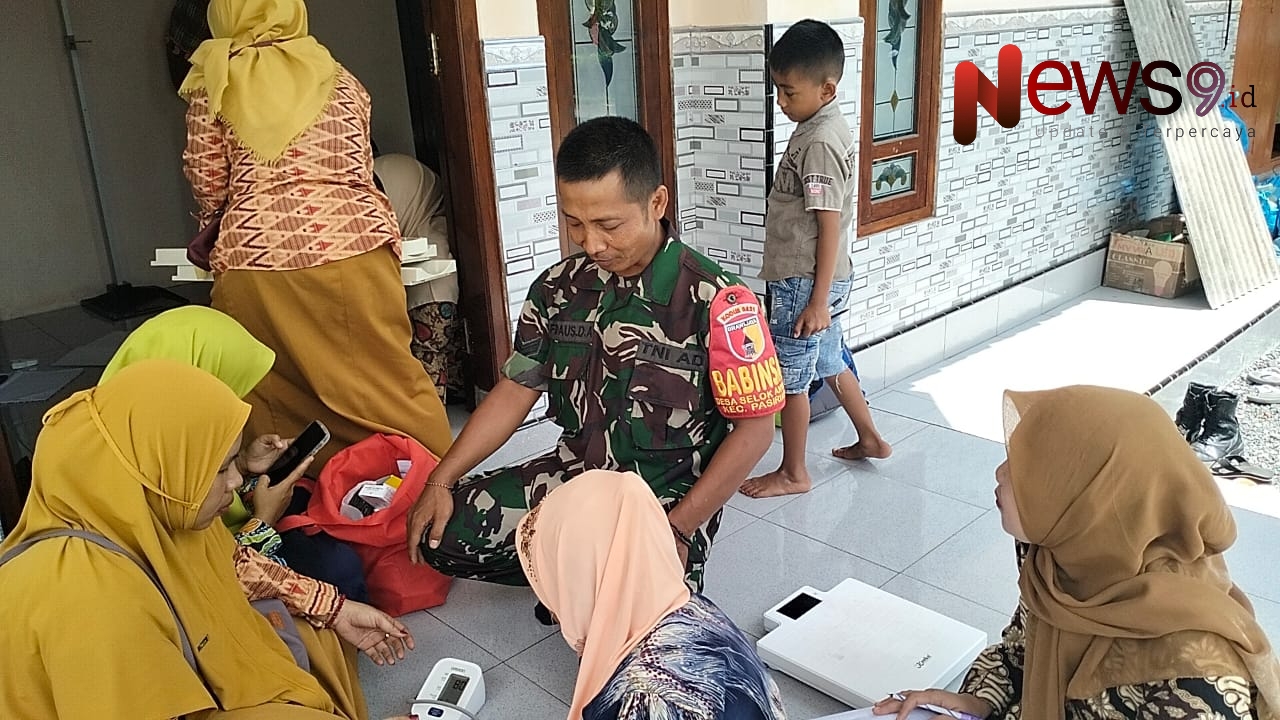 Foto: Sertu Firdaus Dardhiansyah, mendampingi kegiatan Posyandu Lansia, @by_News9.id