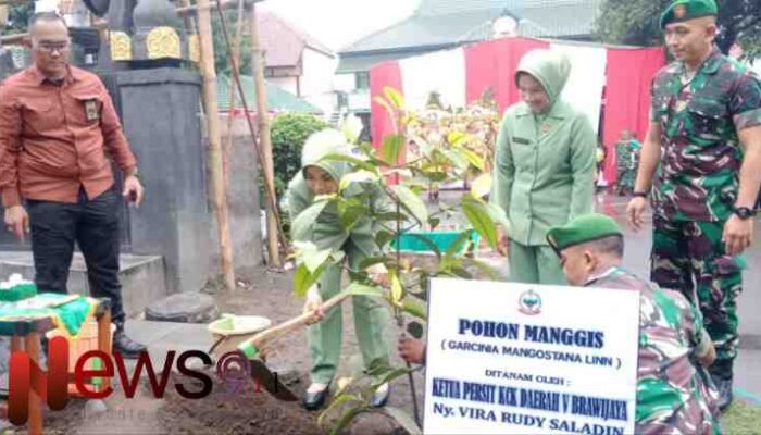 Pangdam V/Brawijaya Bersama Ketua Persit KCK Kunjungi Kodim 0821 Lumajang dan Tanam Pohon Buah
